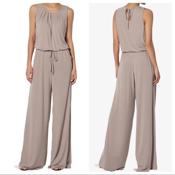 ✨LAST ONE✨Fabulous wide leg sleeveless jumpsuit with pockets - Picture 2 of 4